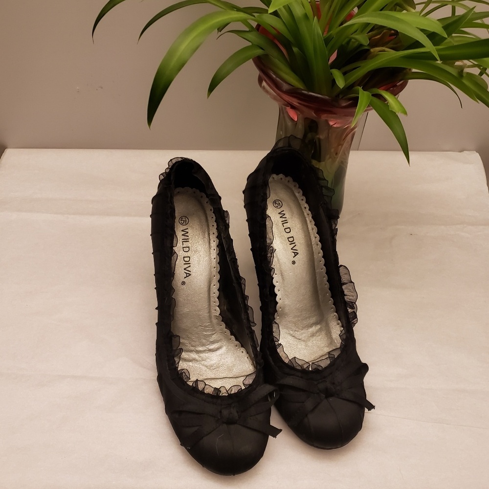 WILD DIVA PUMPS